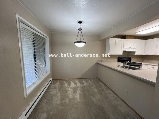 Building Photo - Renton Condo Unit Available!