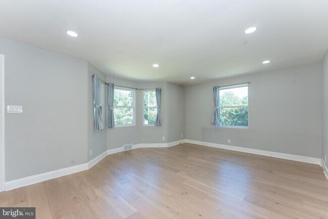 Building Photo - 75 Reeder Ave