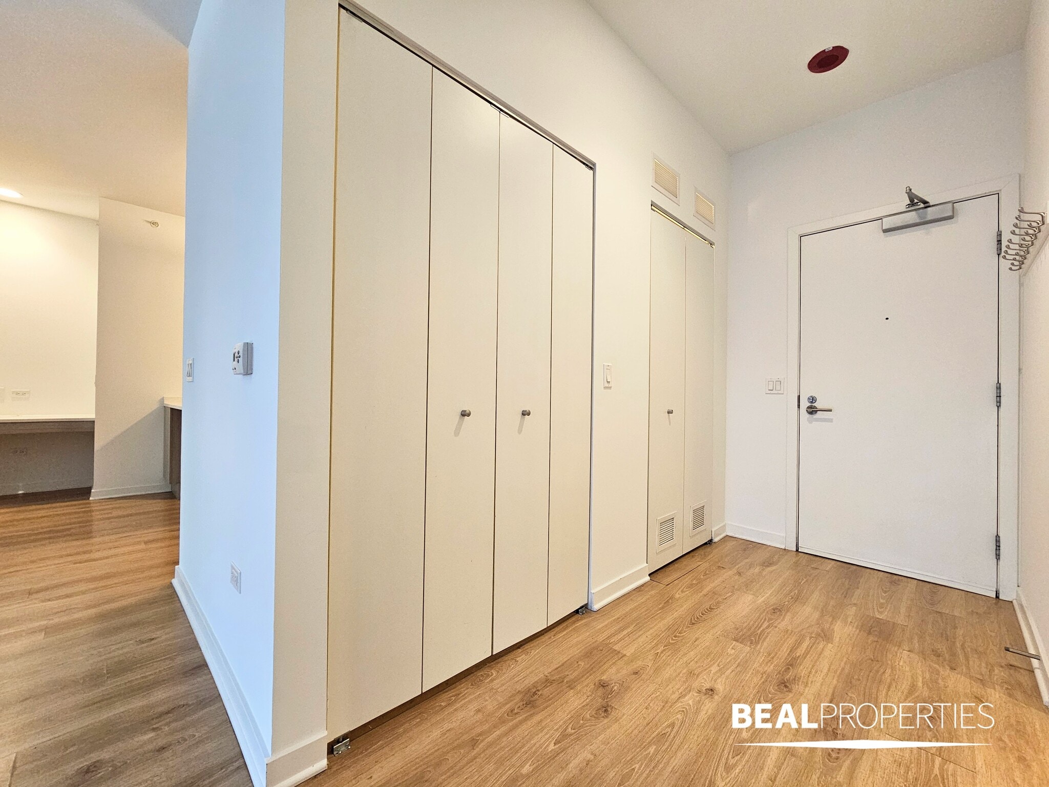 Building Photo - 548 W Webster Ave