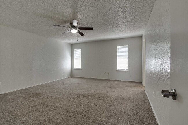 Building Photo - Three bed/2.5 bath in Harvest Hills