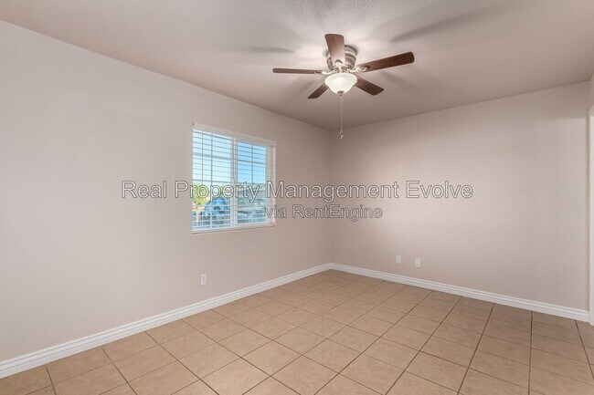 Building Photo - 5438 S 46th Pl