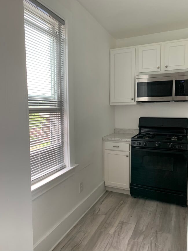 Kitchen - 1044 Welfer St