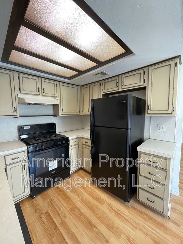Building Photo - 6185 S Zunis Ave