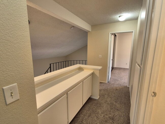 Building Photo - Adorable 3 bedroom 2.5 bath home