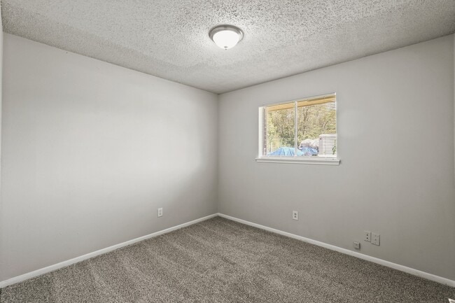 Building Photo - 1802 Mosher Ln