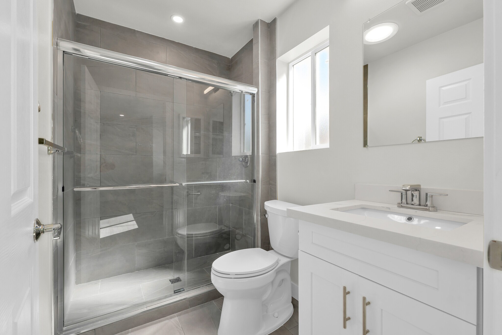 Building Photo - 1575 Manning Ave