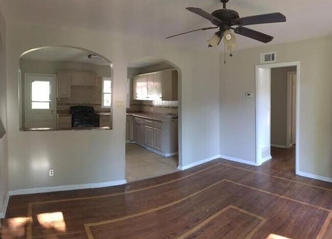 Building Photo - Cute 3-bedroom home! HOUSING ACCEPTED!