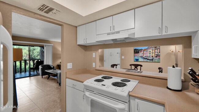 Building Photo - 8649 E Royal Palm Rd