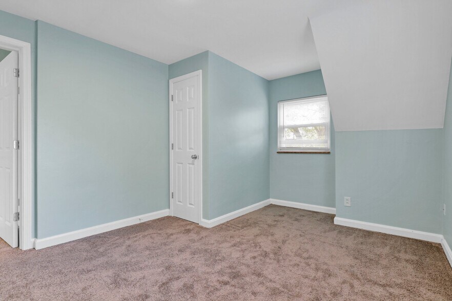 Building Photo - 2805 Parkland Pl