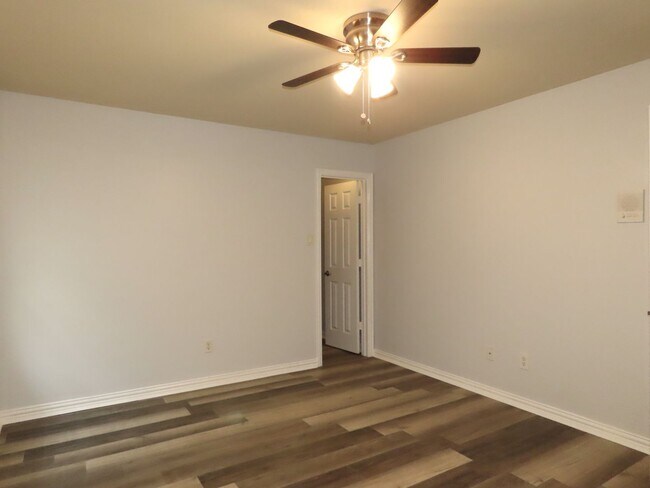 Building Photo - South Tyler, Stunning 4 Bedroom. 3.5 Downs...