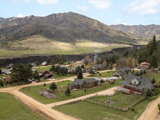 Building Photo - Spacious Single-Level Home in Wilderness Ranch
