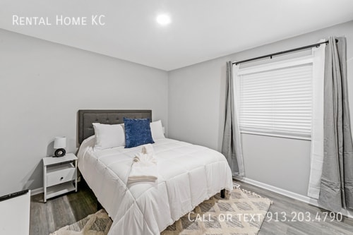 Building Photo - 10965 Gillette-