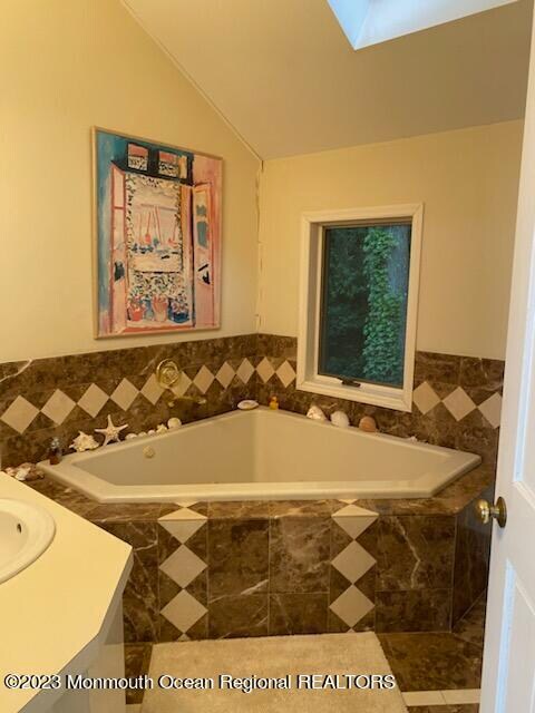 Building Photo - 9 Lake Dr