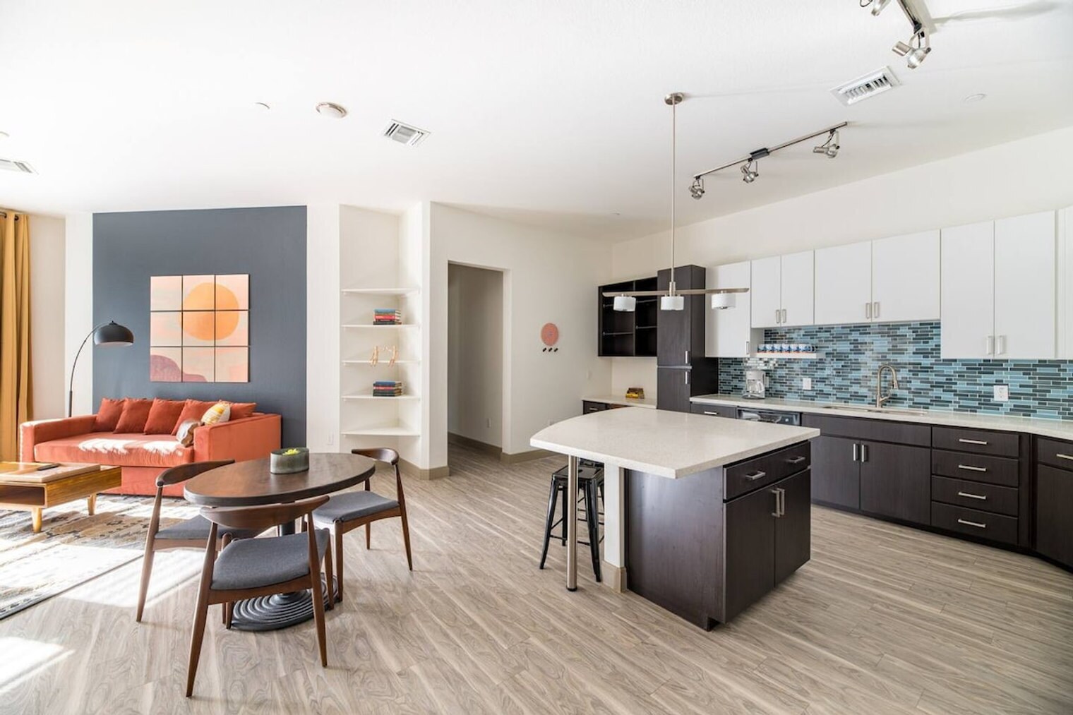 Building Photo - 555 N College Ave