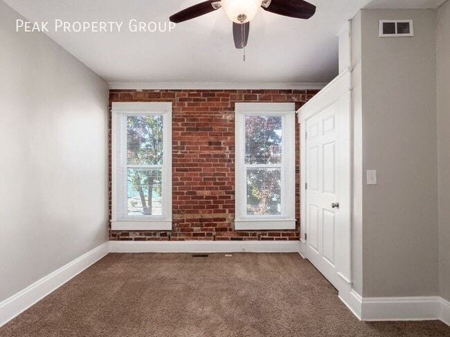 Building Photo - 1208 Indianola Ave