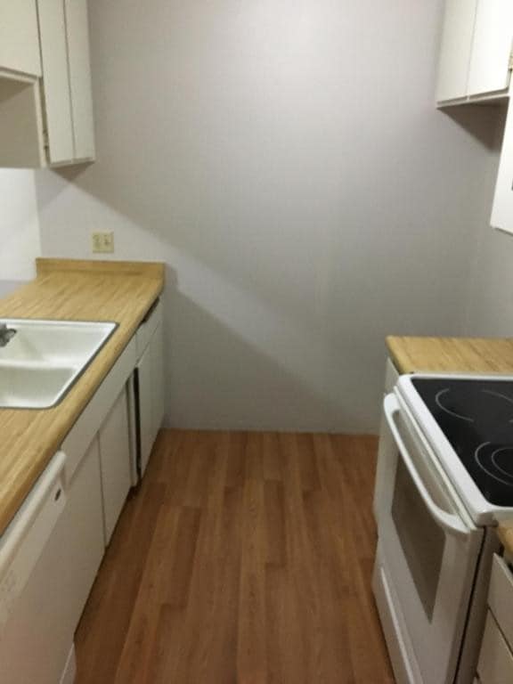 Building Photo - 2004 Ahern St