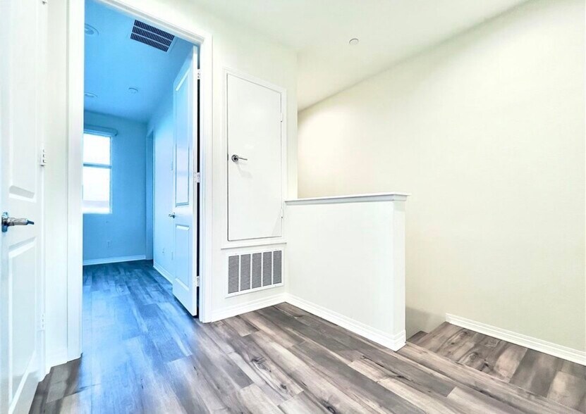 Building Photo - 110 Keeper