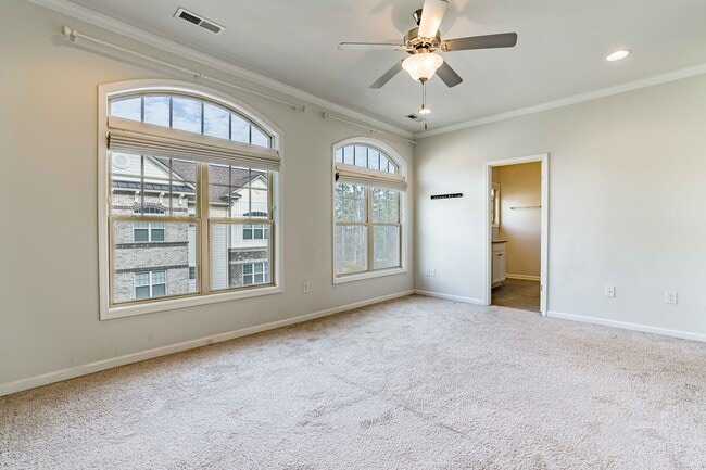 Building Photo - 321 View Dr