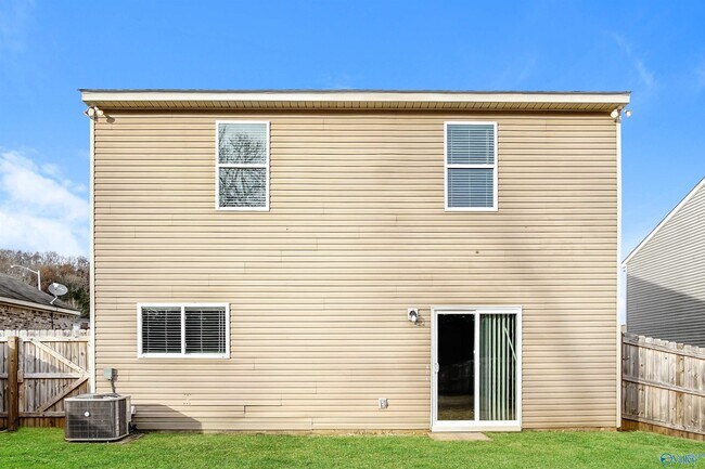 Building Photo - 202 Valleyside Dr NE