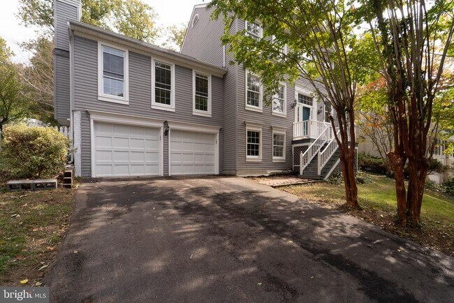 Building Photo - 3244 Titanic Dr