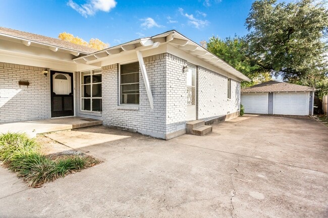 Building Photo - 6506/08 SAINT MORITZ AVE
