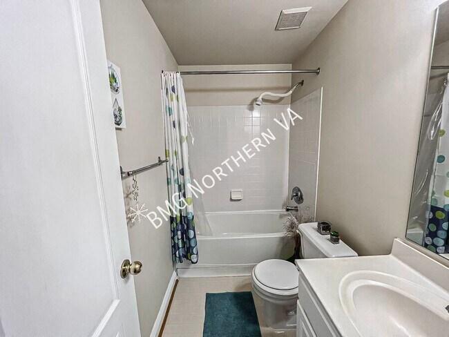 Building Photo - 110 Cahill Dr