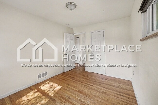 Building Photo - 3610 Oneida St