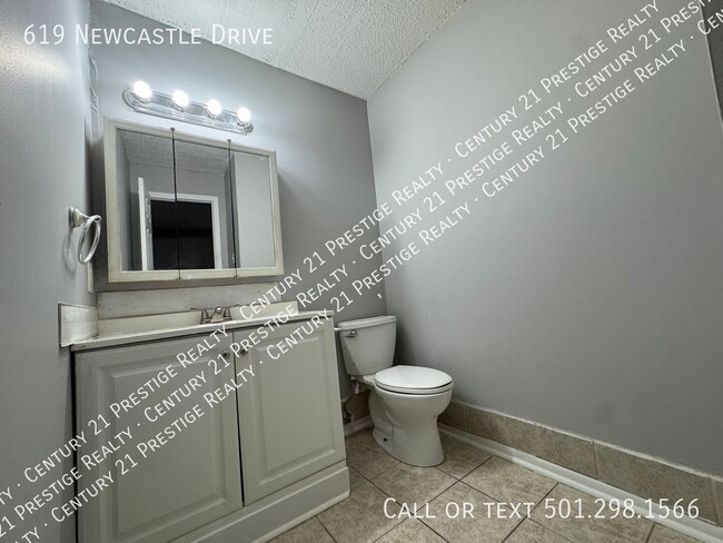 Building Photo - 619 Newcastle Dr
