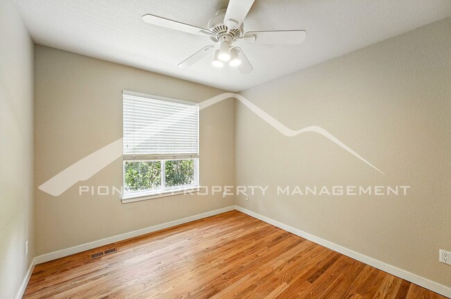 Building Photo - Luxury Meets Location – Impeccable 5BR Hom...