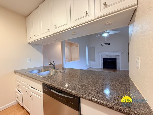 Building Photo - Charming 2 Bedroom Unit in Fort Walton Beach!