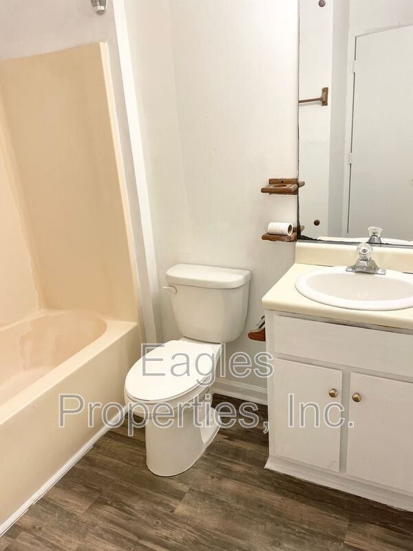 Building Photo - 1401 Dakota Ave