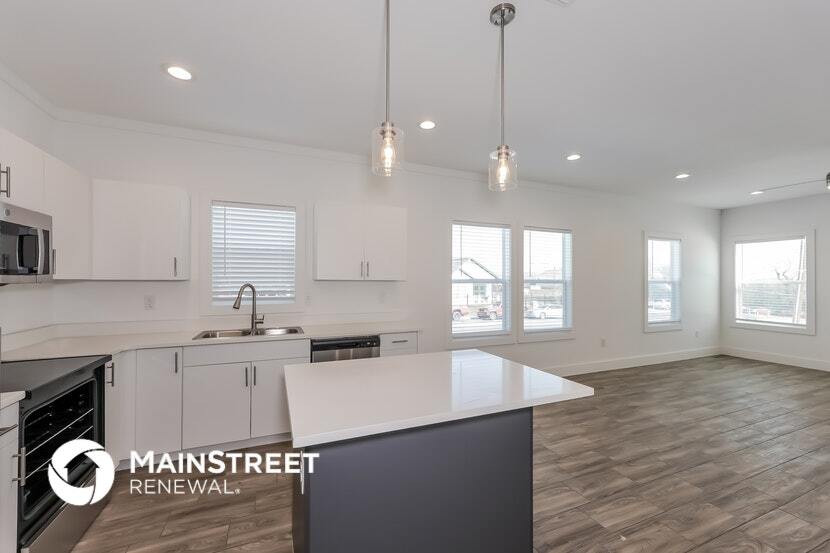 Building Photo - 1601 Daniel St