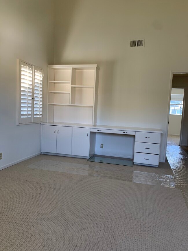 Building Photo - 652 Summer View Cir