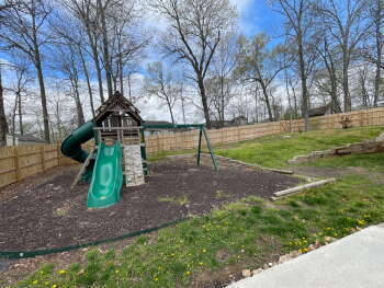 Building Photo - Spacious 3BR+ with fully fenced in backyard