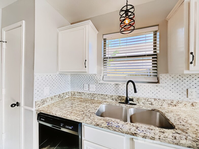 Building Photo - 1517 Audrey Dr