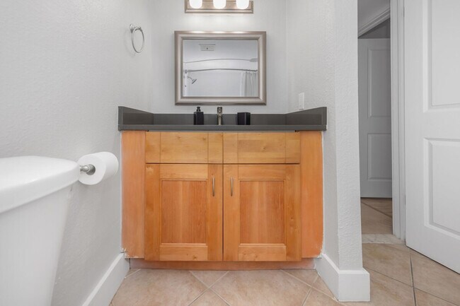 Building Photo - 4307 W Kennedy Blvd