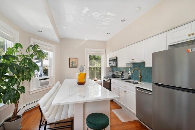 Building Photo - 109 Church St