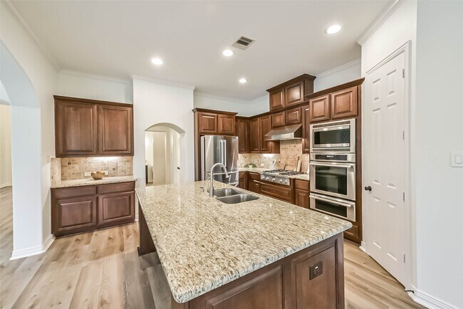 Building Photo - 1202 Maroon Ln