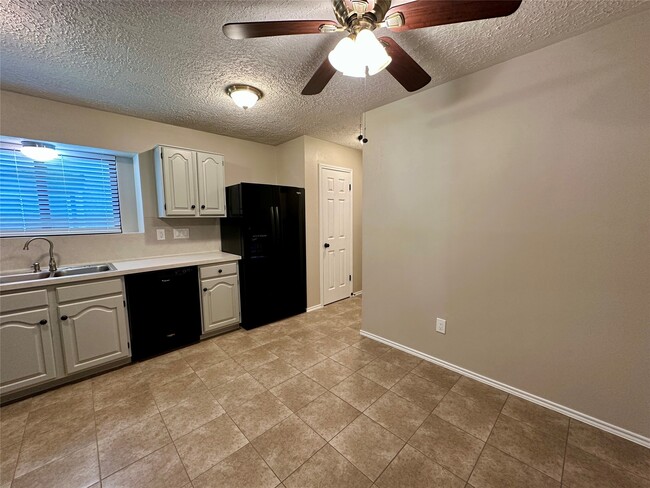 Building Photo - 13402 Nevermore Dr