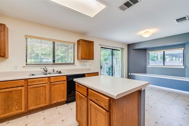 Building Photo - Beautiful Home in Southeast Austin – Pool ...