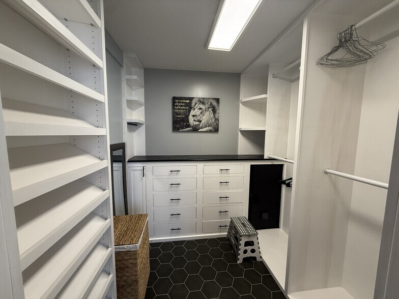 Building Photo - 944 Waverly Bluff Ct