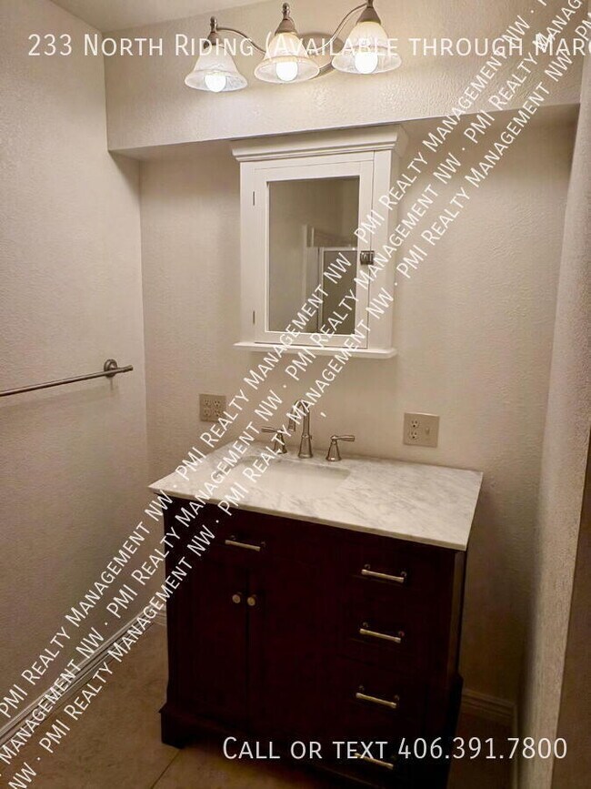 Building Photo - 233 N Riding