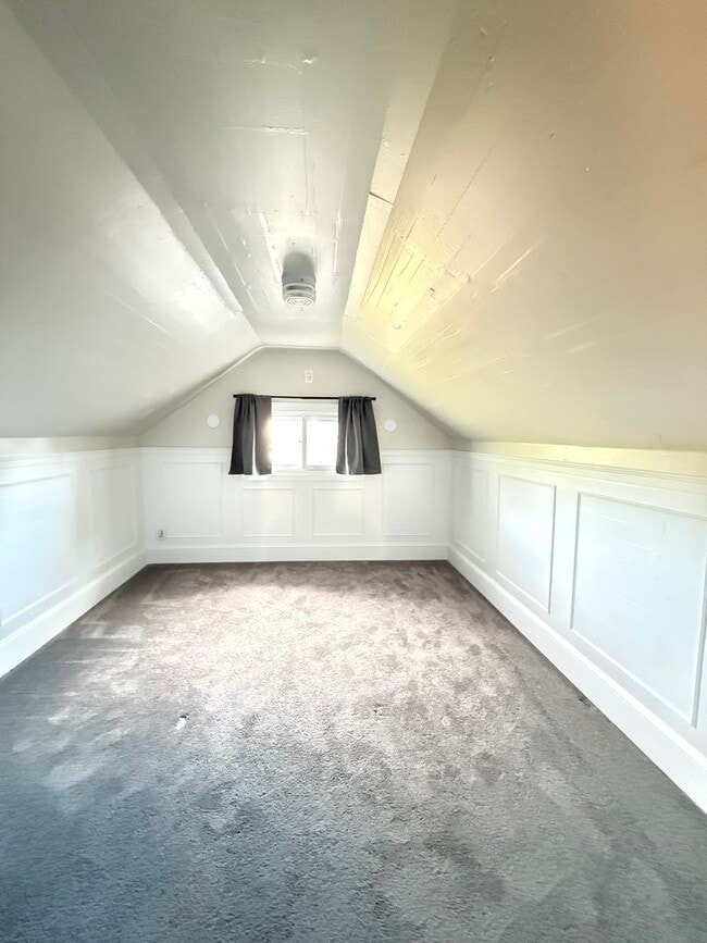 Building Photo - Now Available: Updated Everett 34-Bed, 1.5-Bath with Fenced Yard