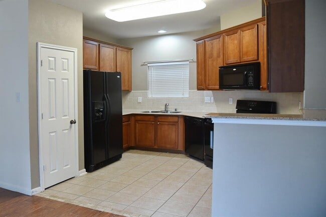 Building Photo - 16016 Summerville Lake Dr