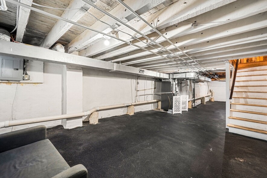 Building Photo - 3936 Spring Garden St