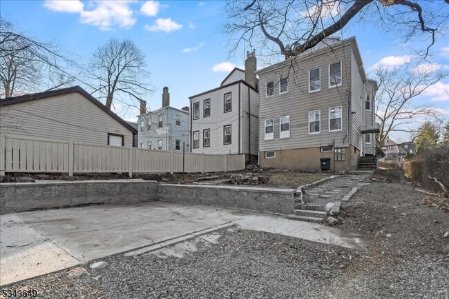 Building Photo - 211 Hillside Ave
