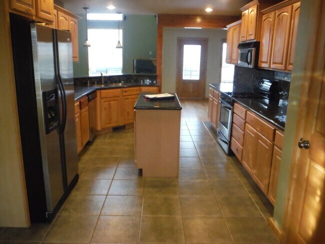 Building Photo - Gorgeous 3 Bedroom Home in Elk Grove Commu...