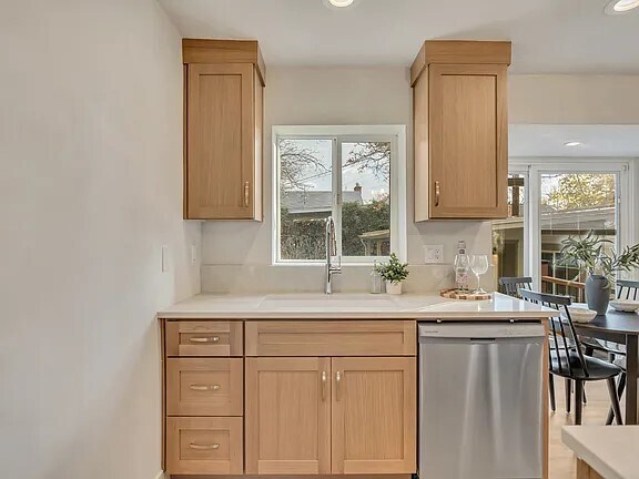 Building Photo - 2590 E 2100 S