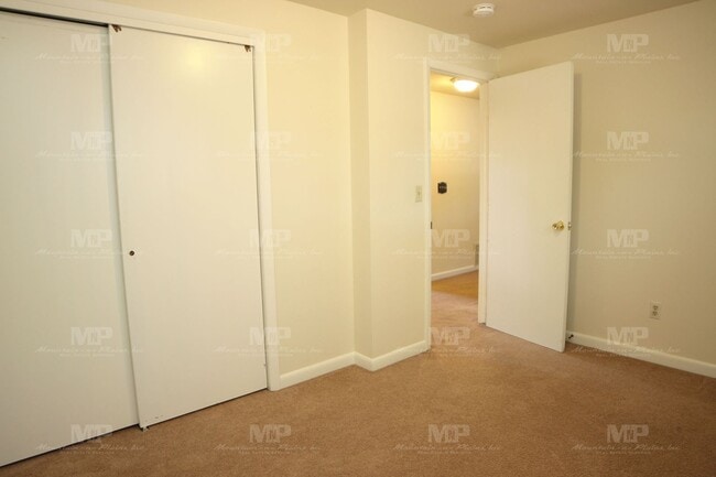 Building Photo - 447 W Swallow Rd