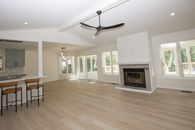 Building Photo - Coming up in September!!!!!Lakefront oasis...